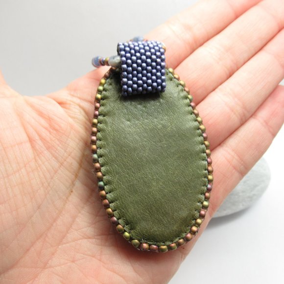 Artisan Cabochon bead Embroidered necklace - Picture 7 of 11